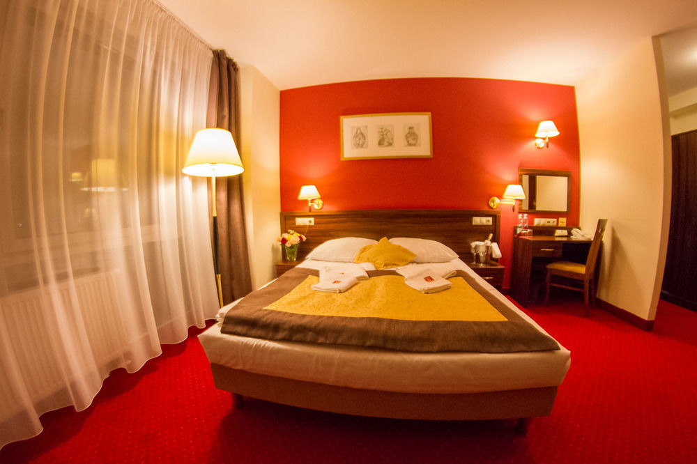 Hotel Pikul Puławy Екстериор снимка