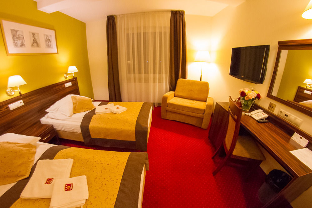 Hotel Pikul Puławy Екстериор снимка