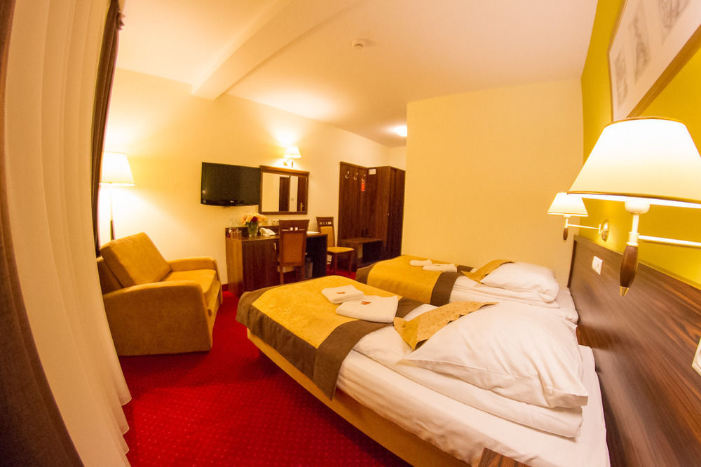 Hotel Pikul Puławy Екстериор снимка