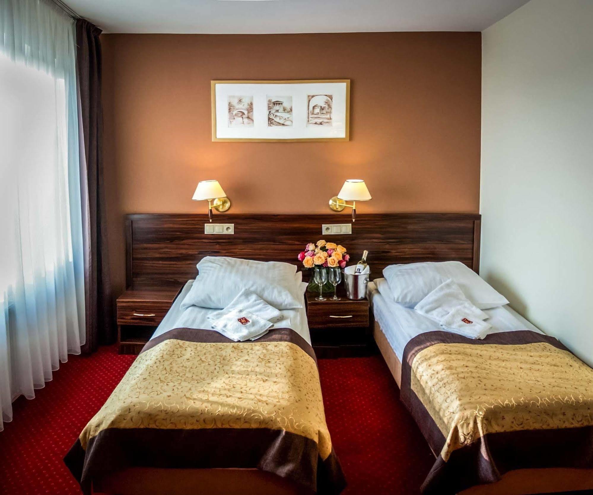 Hotel Pikul Puławy Екстериор снимка