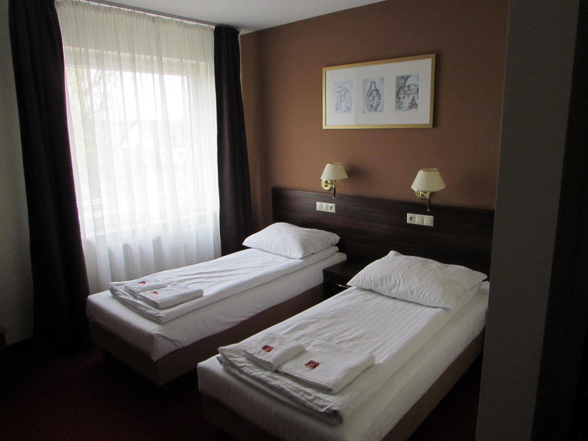 Hotel Pikul Puławy Екстериор снимка