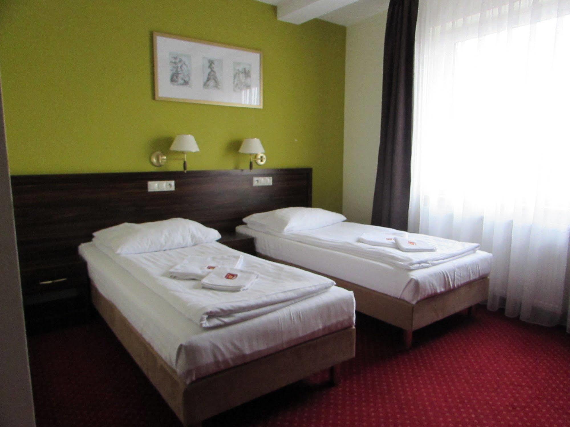 Hotel Pikul Puławy Екстериор снимка