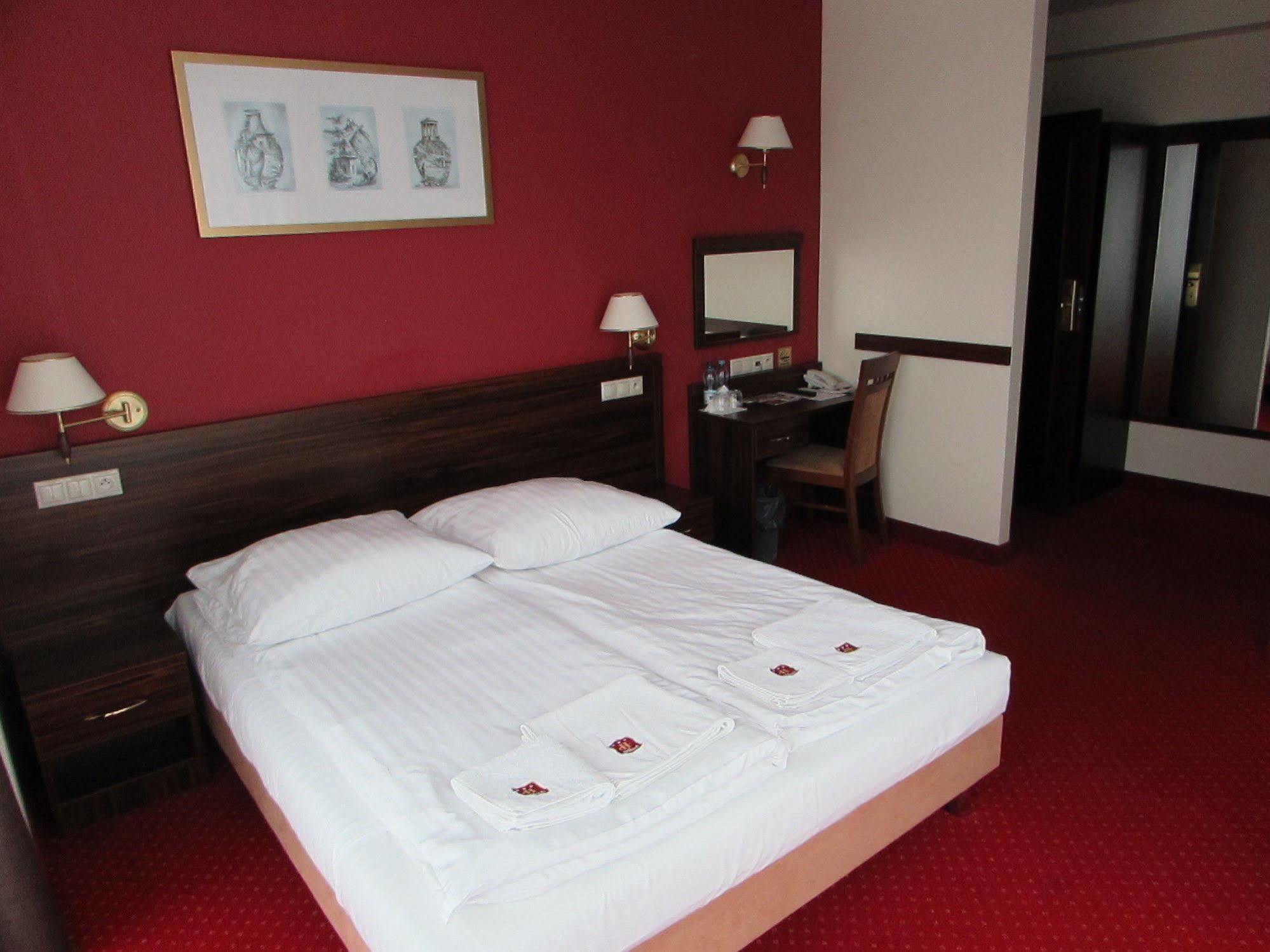 Hotel Pikul Puławy Екстериор снимка