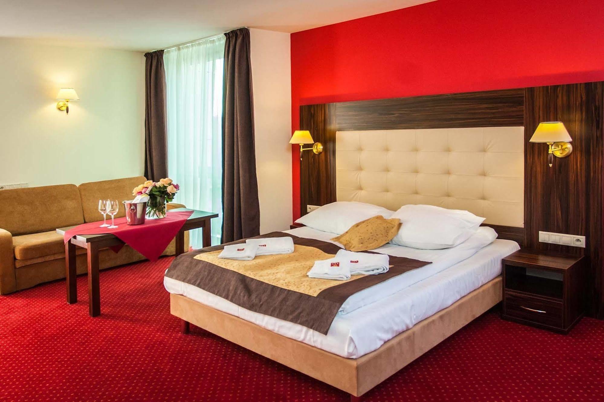 Hotel Pikul Puławy Екстериор снимка