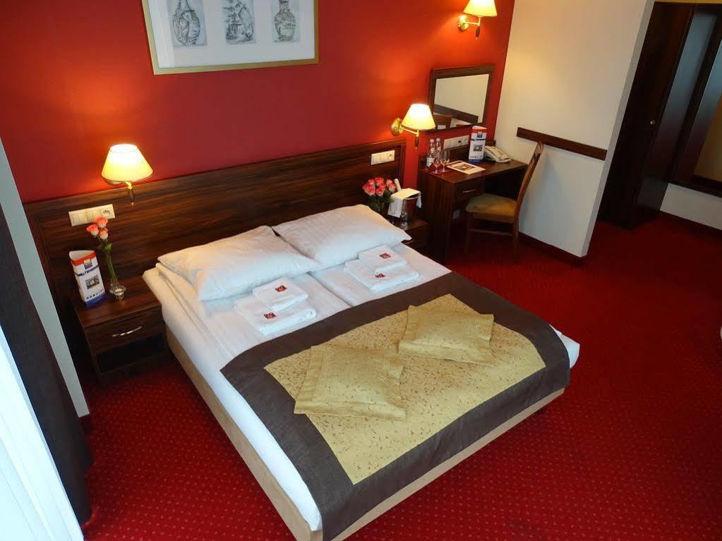 Hotel Pikul Puławy Екстериор снимка