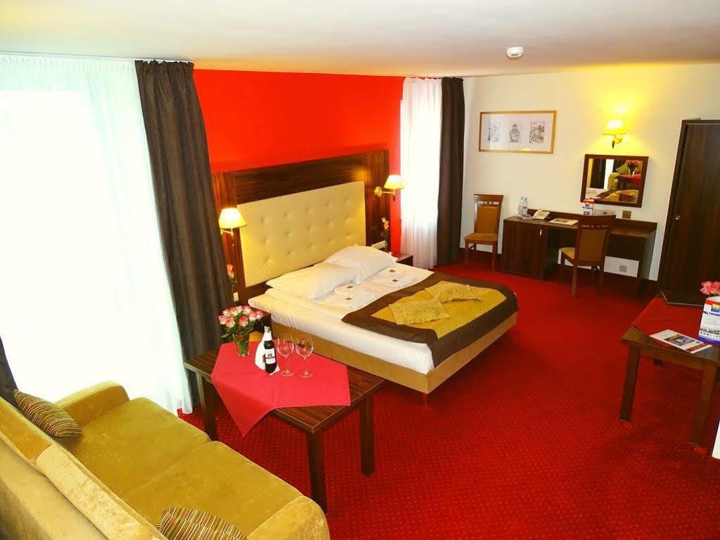 Hotel Pikul Puławy Екстериор снимка