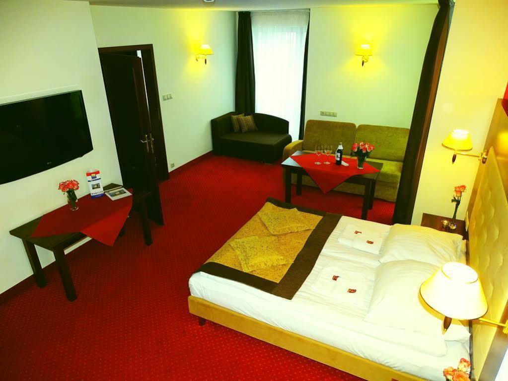Hotel Pikul Puławy Екстериор снимка