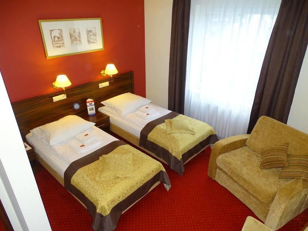 Hotel Pikul Puławy Екстериор снимка