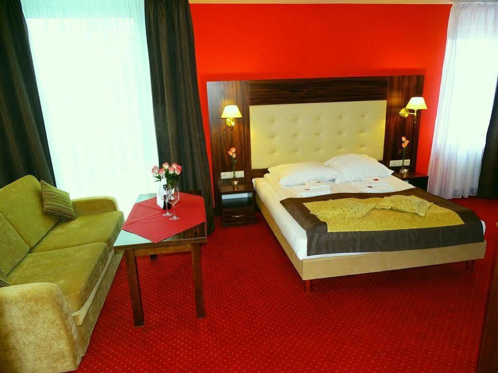 Hotel Pikul Puławy Екстериор снимка