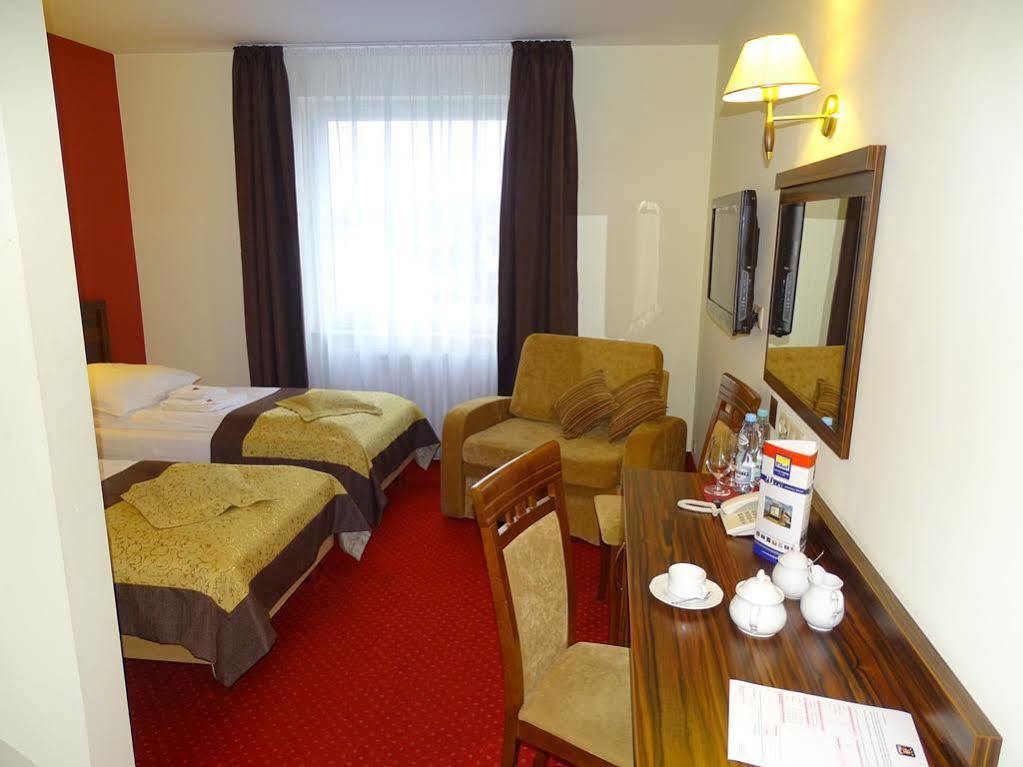 Hotel Pikul Puławy Екстериор снимка